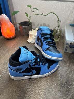 Air Jordan 1 Mid University Blue Black DQ8426-401 Size 11.5